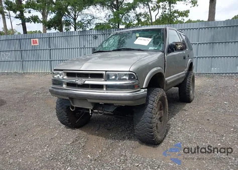 2001 Chevrolet Blazer Lt из США, поврежденный, VIN 1GNDT13W412100484